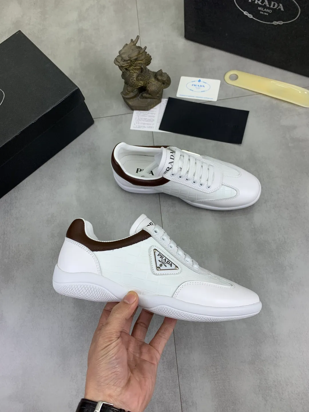Men's Men's Shoes P400💰[New Style] The latest classic model of high-quality PRADA breathable and comfortable men's shoes has been launched on the official website, 1:1 replica, synchronized in Hong Kong, and on the same catwalk; all made of calfskin with breathable mesh fabric ➕Imported softness Comfortable sheepskin lining, 🍡🍡original rubber outsole, non-slip and wear-resistant; comfortable to wear, attractive style, fine workmanship, and simple and neat shoe last, showing a man's courage and toughness, 👍size 38 to 44; black White 🉑️Choose